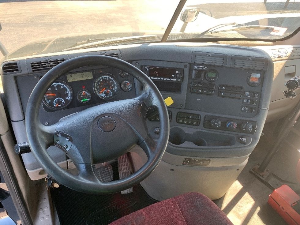 Day Cab Tractor-Heavy Duty Tractors-Freightliner-2018-Cascadia 12564ST-Fitchburg-MA-446,619\n\t\tmiles-$ 34,750 - Image 10