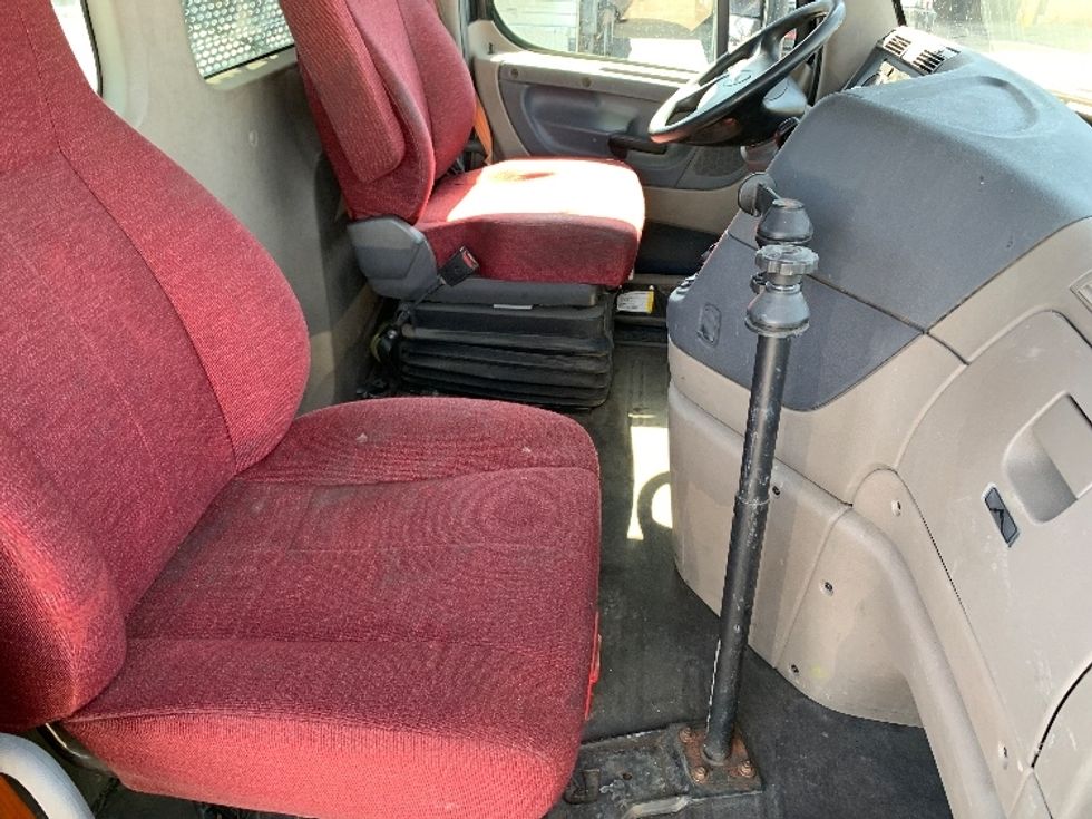 Day Cab Tractor-Heavy Duty Tractors-Freightliner-2018-Cascadia 12564ST-Fitchburg-MA-446,619\n\t\tmiles-$ 34,750 - Image 13
