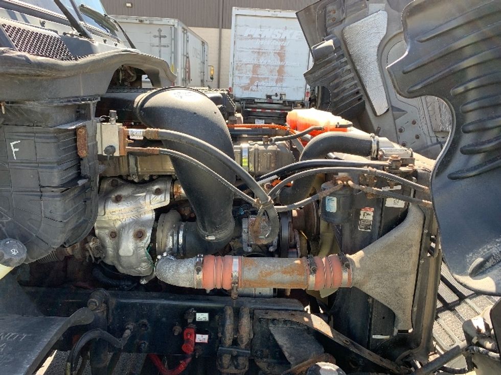 Day Cab Tractor-Heavy Duty Tractors-Freightliner-2018-Cascadia 12564ST-Fitchburg-MA-446,619\n\t\tmiles-$ 34,750 - Image 14