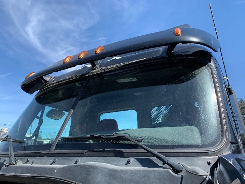 Day Cab Tractor-Heavy Duty Tractors-Freightliner-2018-Cascadia 12564ST-Fitchburg-MA-446,619\n\t\tmiles-$ 34,750 - Image 16