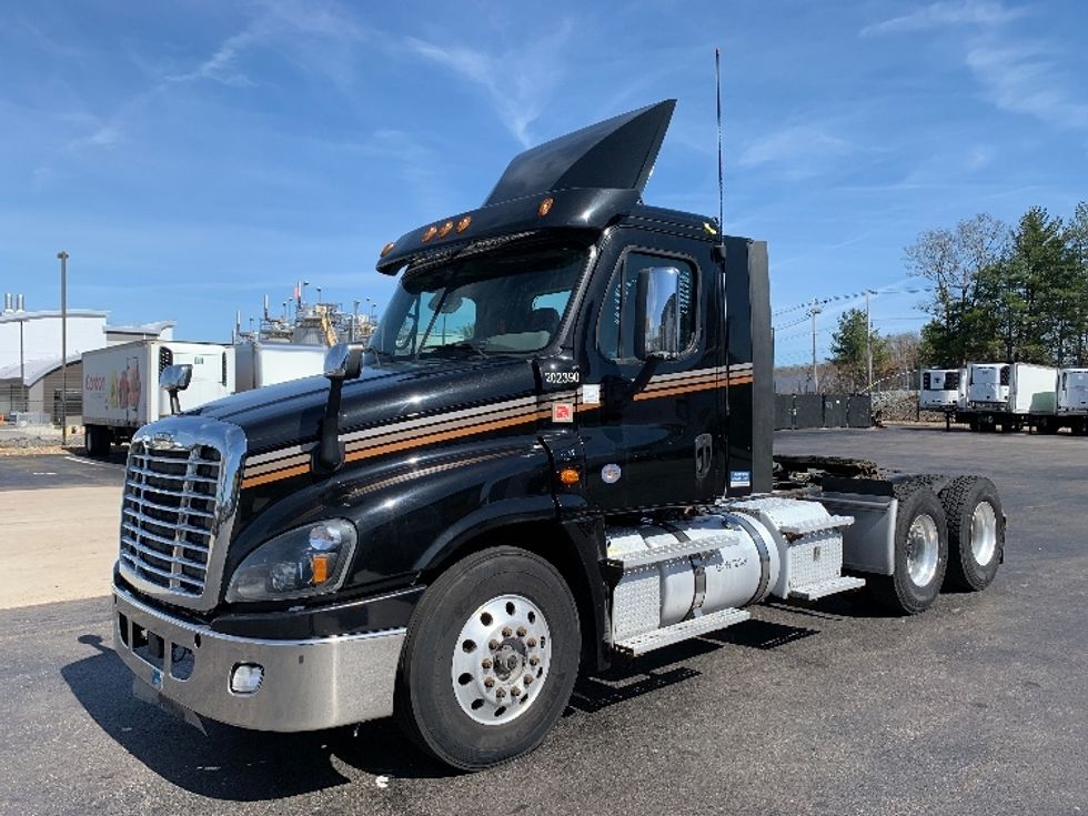 Day Cab Tractor-Heavy Duty Tractors-Freightliner-2018-Cascadia 12564ST-Fitchburg-MA-446,619\n\t\tmiles-$ 34,750 - Image 3