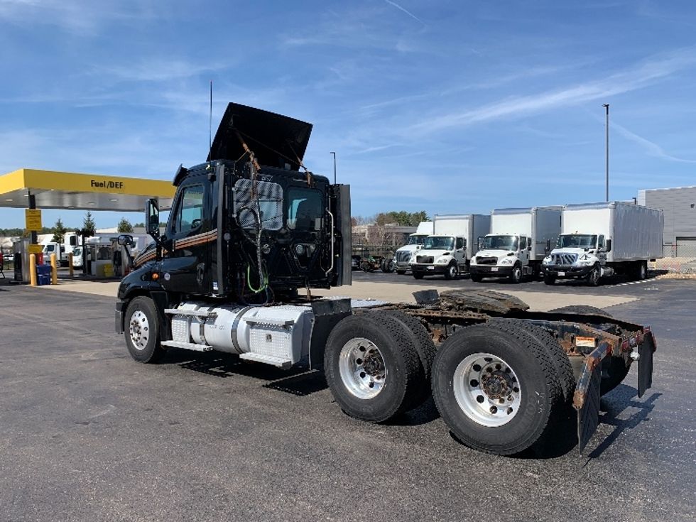 Day Cab Tractor-Heavy Duty Tractors-Freightliner-2018-Cascadia 12564ST-Fitchburg-MA-446,619\n\t\tmiles-$ 34,750 - Image 5