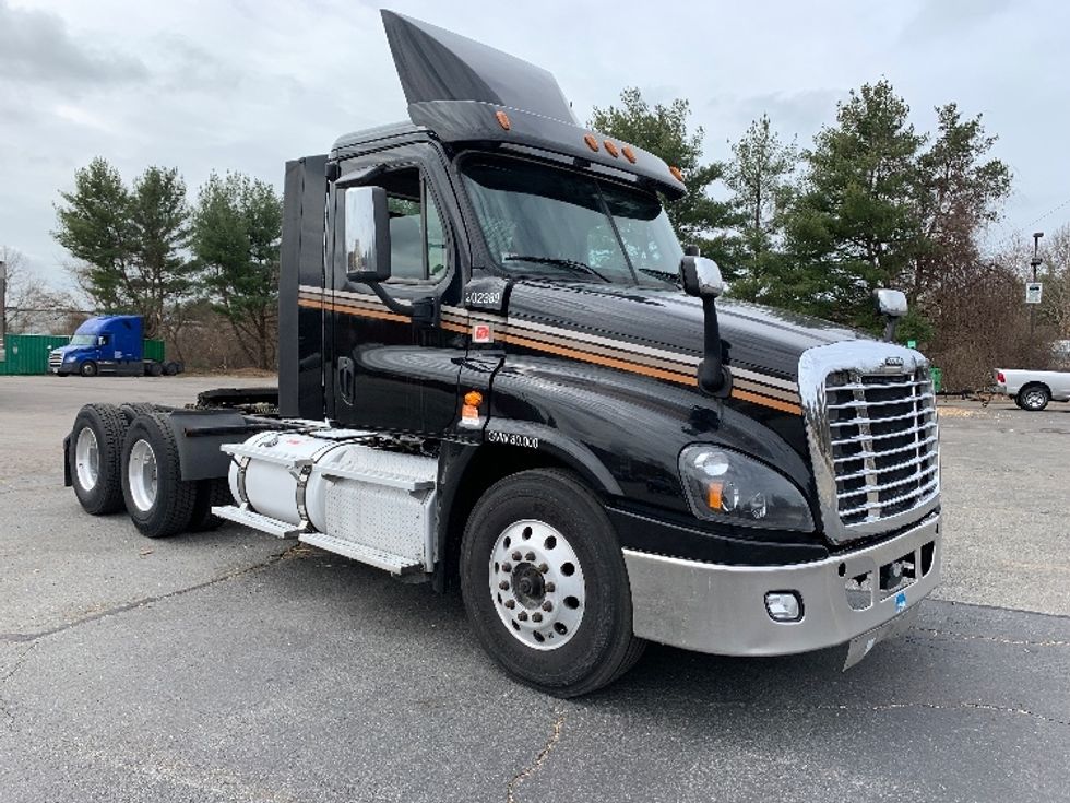 Day Cab Tractor-Heavy Duty Tractors-Freightliner-2018-Cascadia 12564ST-Fitchburg-MA-449,204\n\t\tmiles-$ 34,750 - Image 1