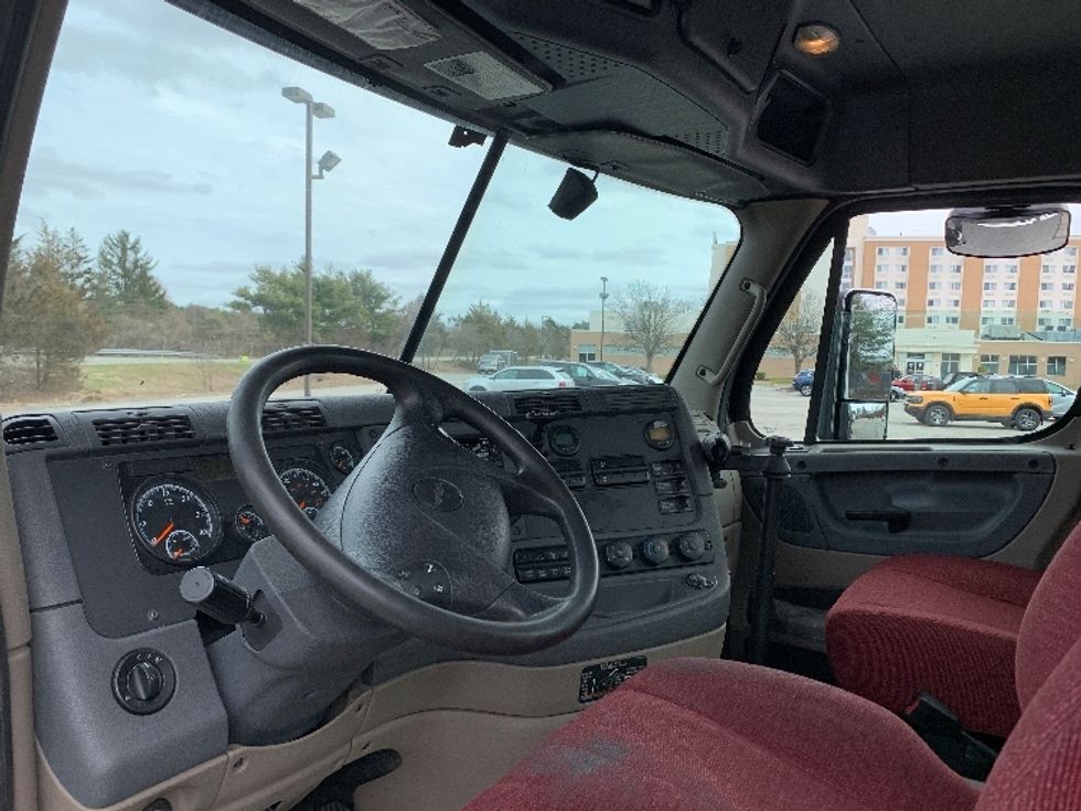 Day Cab Tractor-Heavy Duty Tractors-Freightliner-2018-Cascadia 12564ST-Fitchburg-MA-449,204\n\t\tmiles-$ 34,750 - Image 10