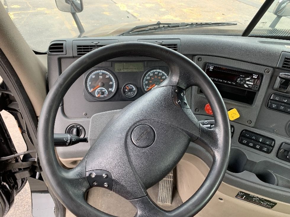 Day Cab Tractor-Heavy Duty Tractors-Freightliner-2018-Cascadia 12564ST-Fitchburg-MA-449,204\n\t\tmiles-$ 34,750 - Image 11