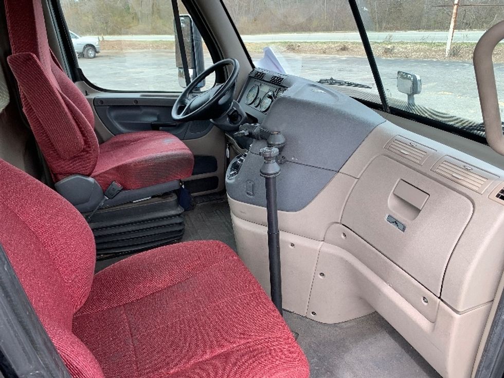 Day Cab Tractor-Heavy Duty Tractors-Freightliner-2018-Cascadia 12564ST-Fitchburg-MA-449,204\n\t\tmiles-$ 34,750 - Image 14