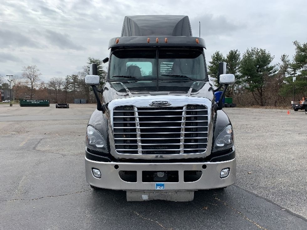 Day Cab Tractor-Heavy Duty Tractors-Freightliner-2018-Cascadia 12564ST-Fitchburg-MA-449,204\n\t\tmiles-$ 34,750 - Image 2