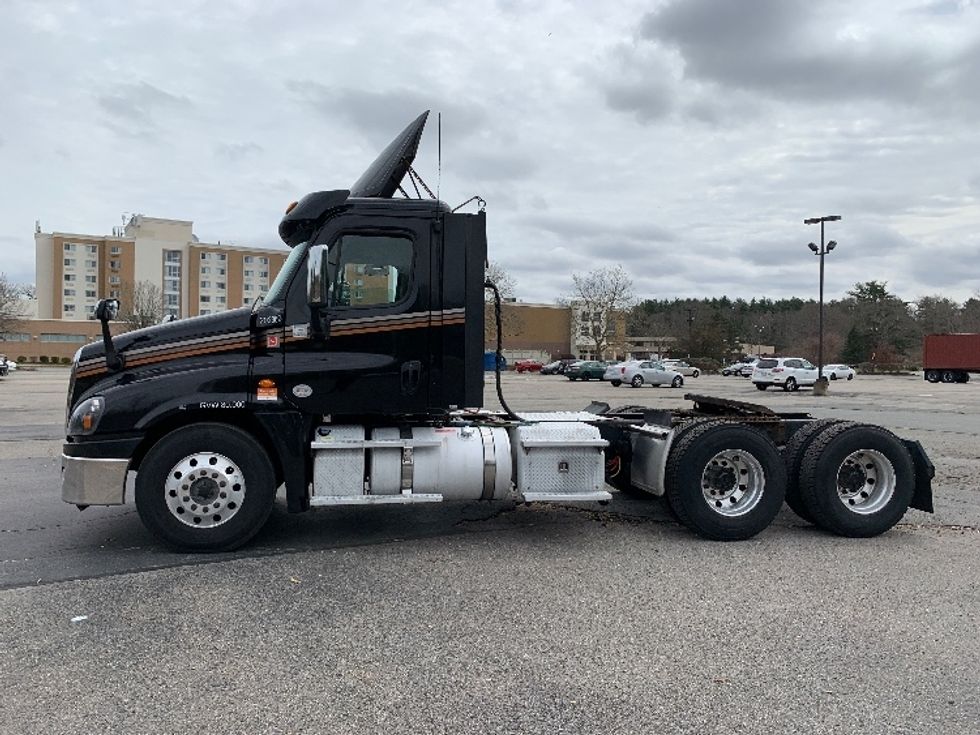 Day Cab Tractor-Heavy Duty Tractors-Freightliner-2018-Cascadia 12564ST-Fitchburg-MA-449,204\n\t\tmiles-$ 34,750 - Image 4