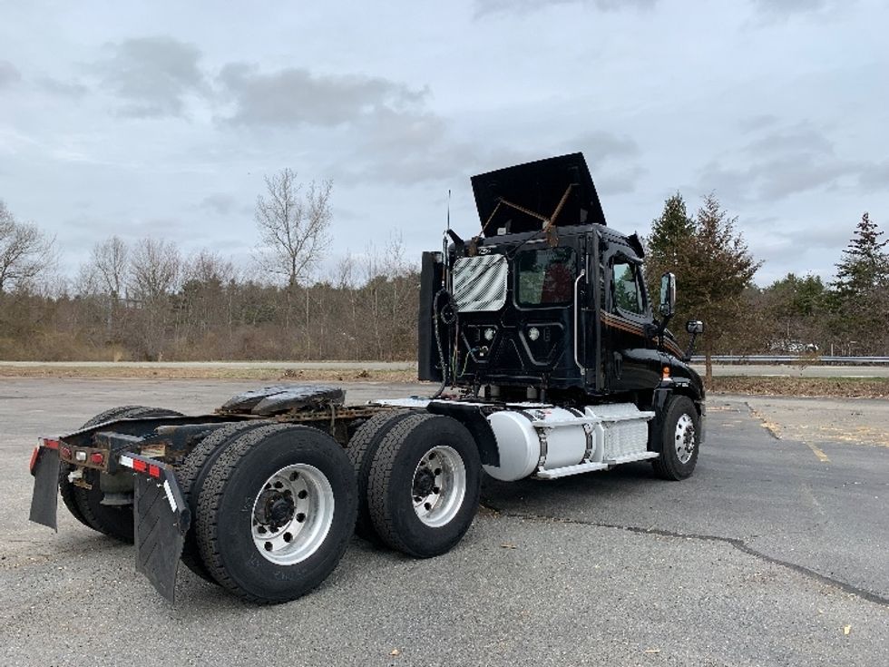 Day Cab Tractor-Heavy Duty Tractors-Freightliner-2018-Cascadia 12564ST-Fitchburg-MA-449,204\n\t\tmiles-$ 34,750 - Image 7