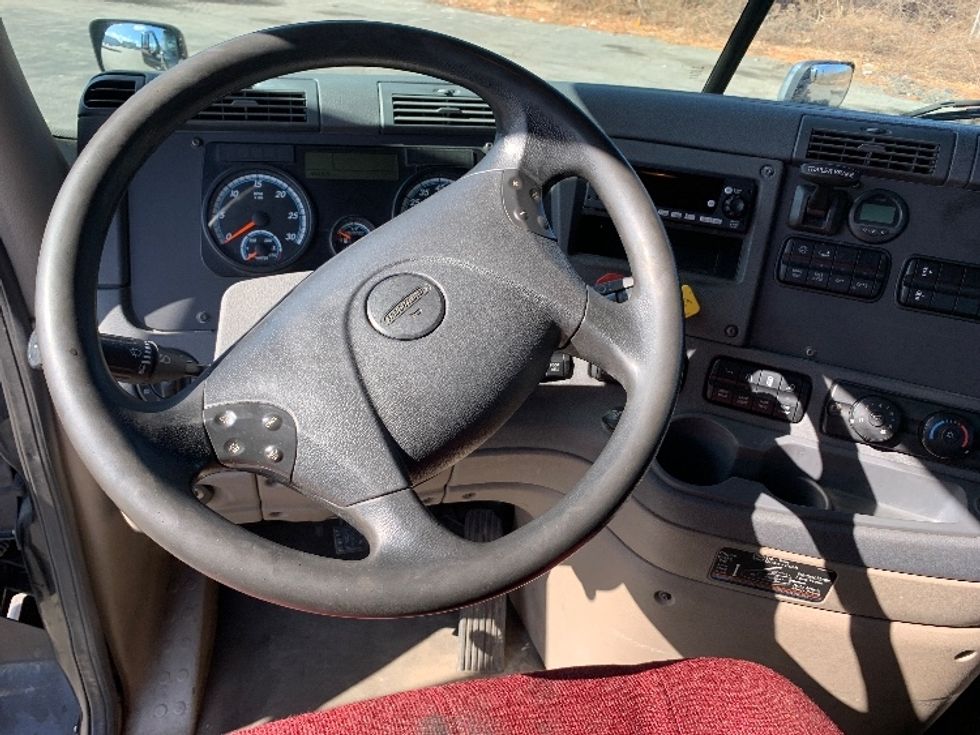 Day Cab Tractor-Heavy Duty Tractors-Freightliner-2018-Cascadia 12564ST-Fitchburg-MA-450,927\n\t\tmiles-$ 34,500 - Image 11