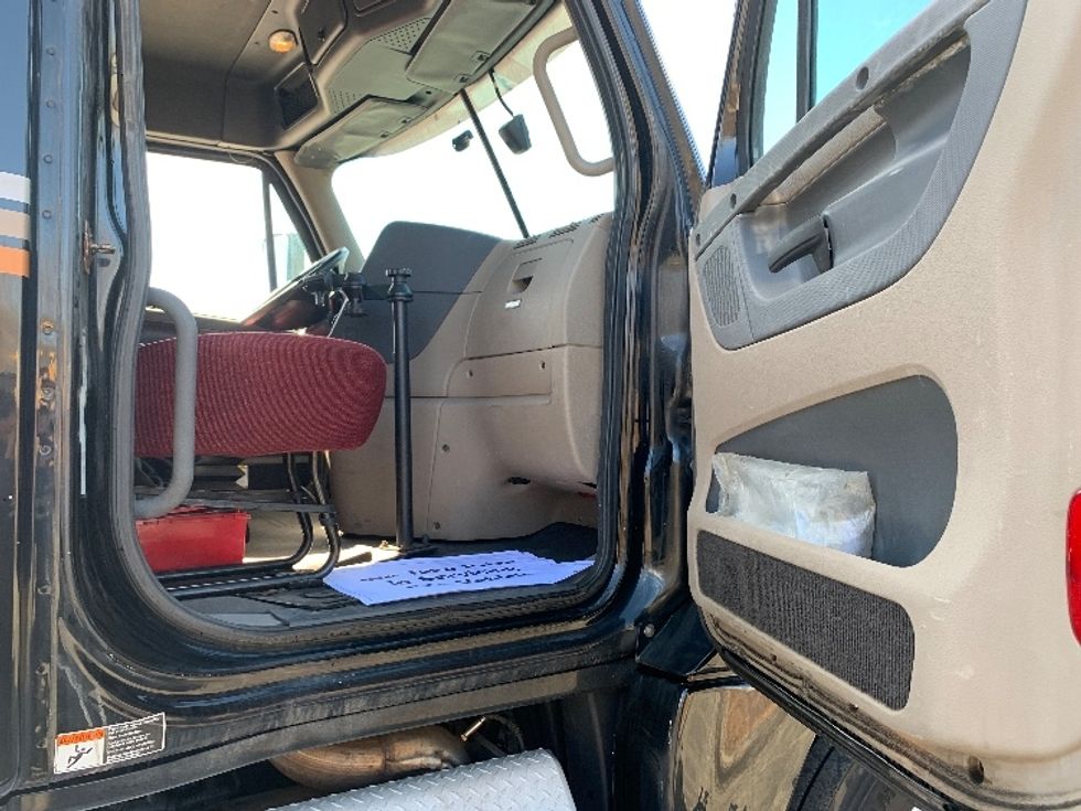 2018 Freightliner Cascadia 125" Sleeper Cab photo 10