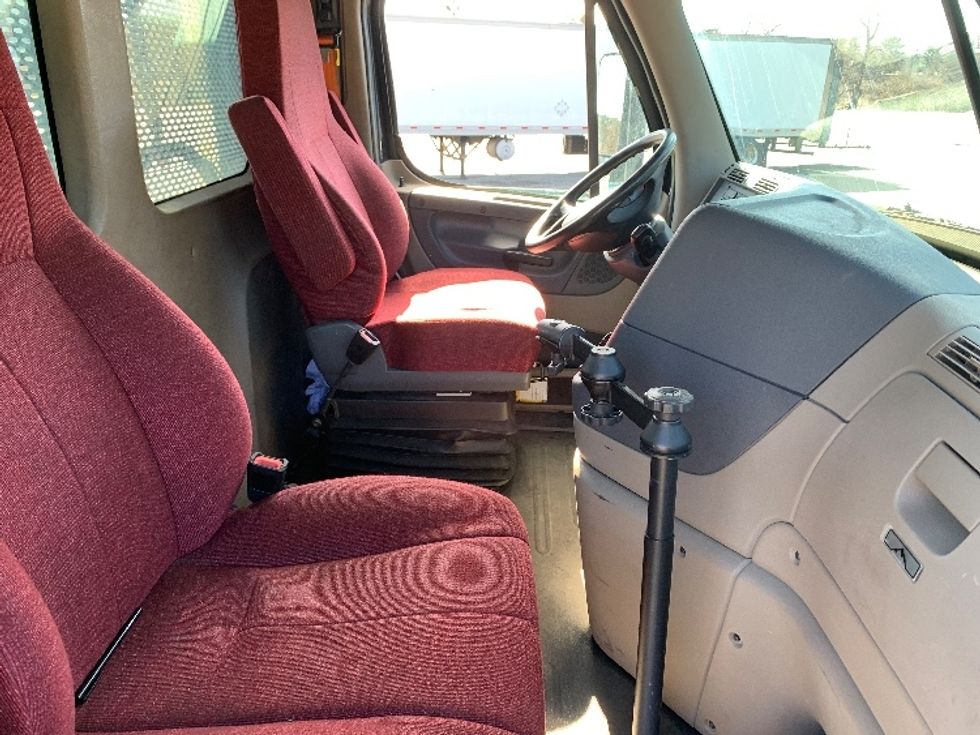 2018 Freightliner Cascadia 125" Sleeper Cab photo 11