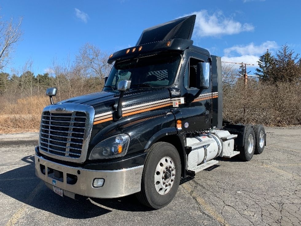 2018 Freightliner Cascadia 125" Sleeper Cab photo 3