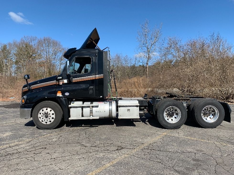 2018 Freightliner Cascadia 125" Sleeper Cab photo 4