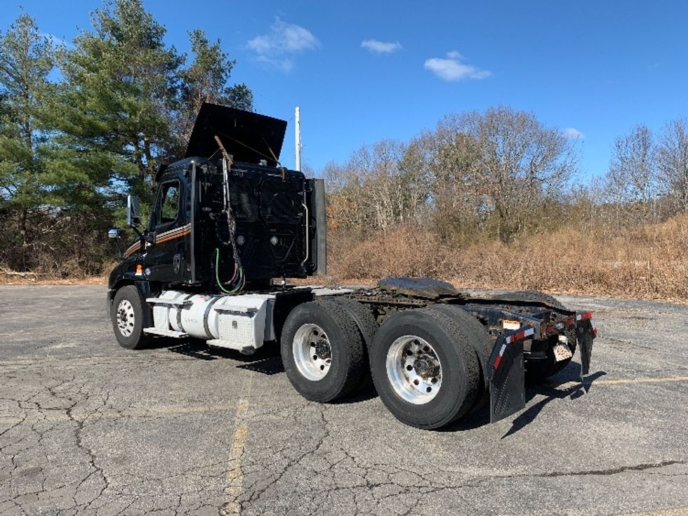 2018 Freightliner Cascadia 125" Sleeper Cab photo 5