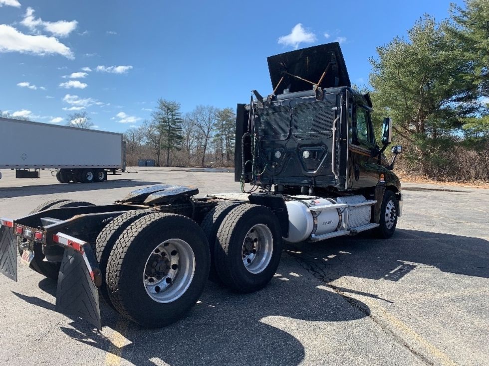 2018 Freightliner Cascadia 125" Sleeper Cab photo 7