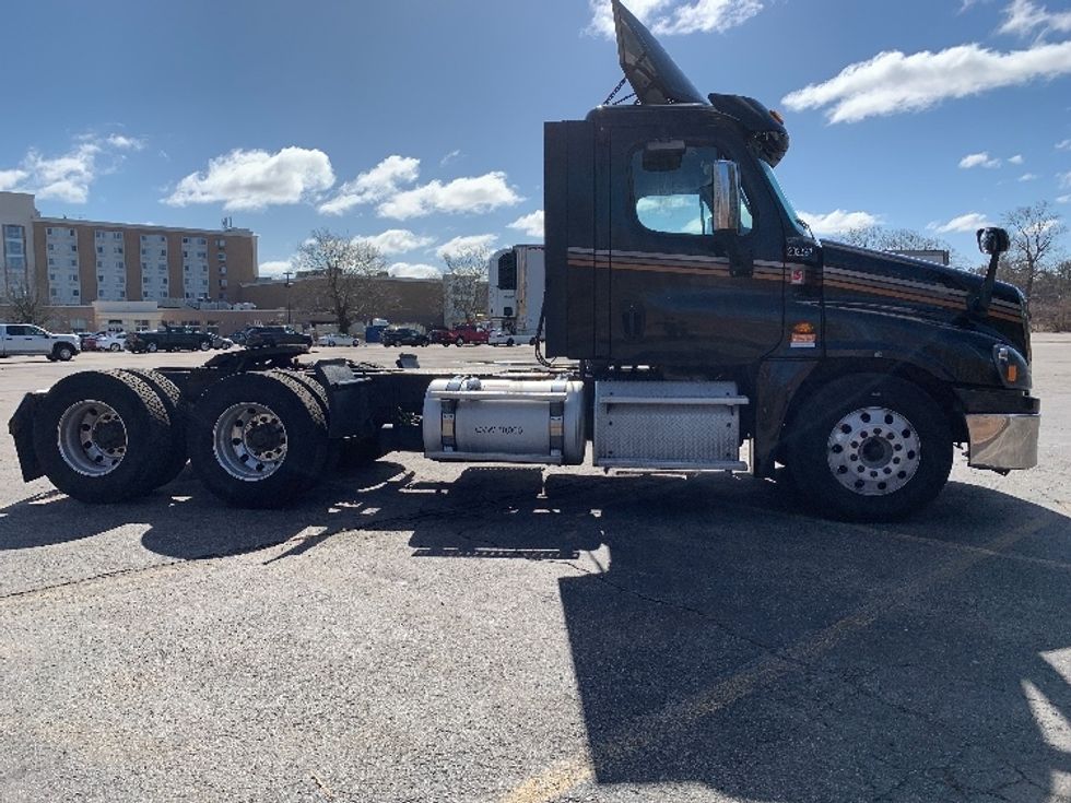 2018 Freightliner Cascadia 125" Sleeper Cab photo 8