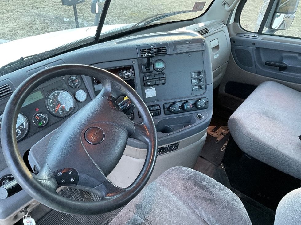 Day Cab Tractor-Heavy Duty Tractors-Freightliner-2018-Cascadia 12564ST-Fitchburg-MA-468,906\n\t\tmiles-$ 34,500 - Image 10