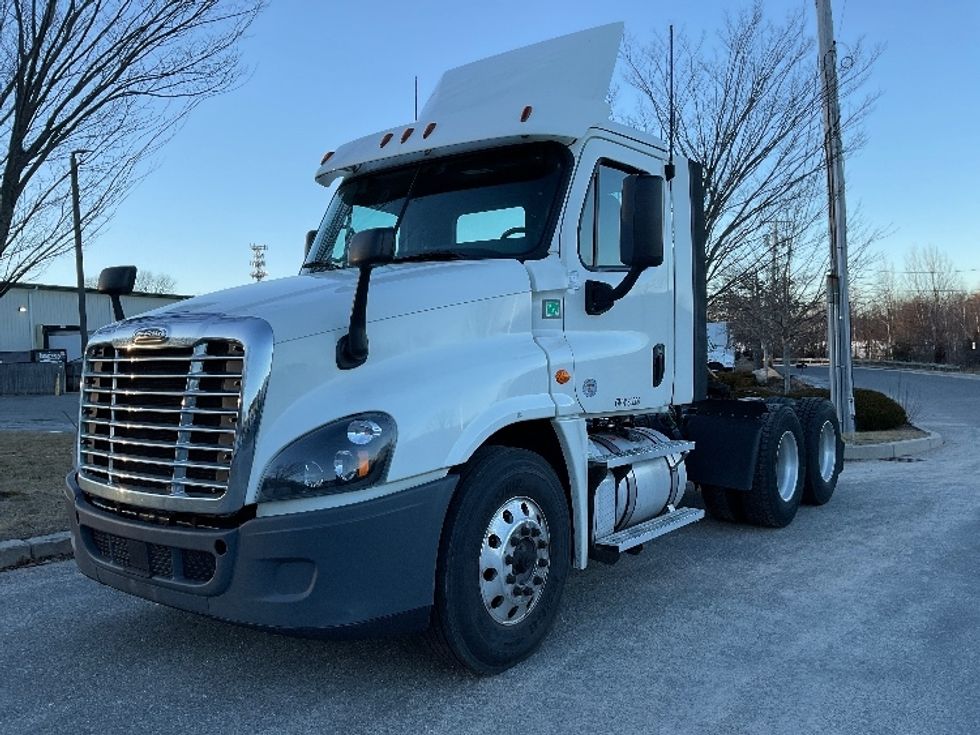 Day Cab Tractor-Heavy Duty Tractors-Freightliner-2018-Cascadia 12564ST-Fitchburg-MA-468,906\n\t\tmiles-$ 34,500 - Image 3