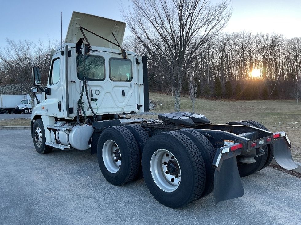 Day Cab Tractor-Heavy Duty Tractors-Freightliner-2018-Cascadia 12564ST-Fitchburg-MA-468,906\n\t\tmiles-$ 34,500 - Image 5