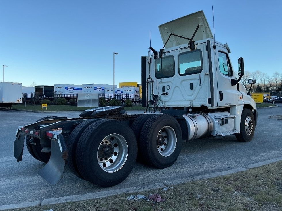 Day Cab Tractor-Heavy Duty Tractors-Freightliner-2018-Cascadia 12564ST-Fitchburg-MA-468,906\n\t\tmiles-$ 34,500 - Image 7
