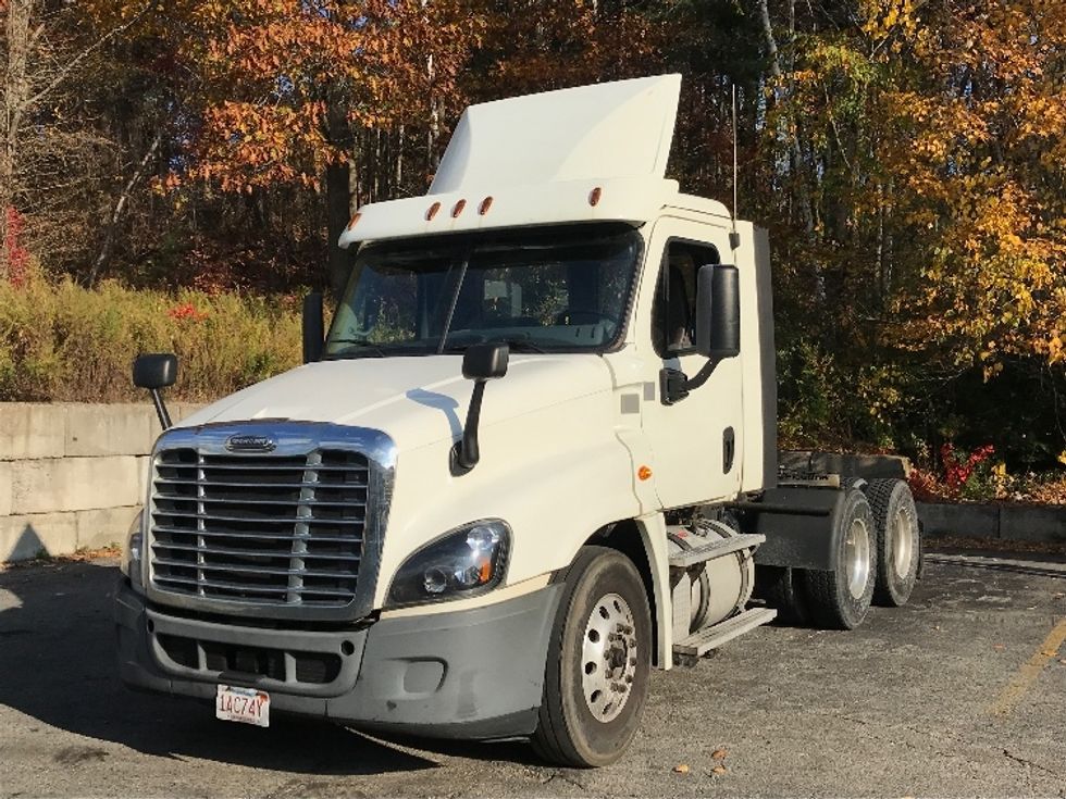 Day Cab Tractor-Heavy Duty Tractors-Freightliner-2018-Cascadia 12564ST-Fitchburg-MA-542,062\n\t\tmiles-$ 32,250 - Image 1