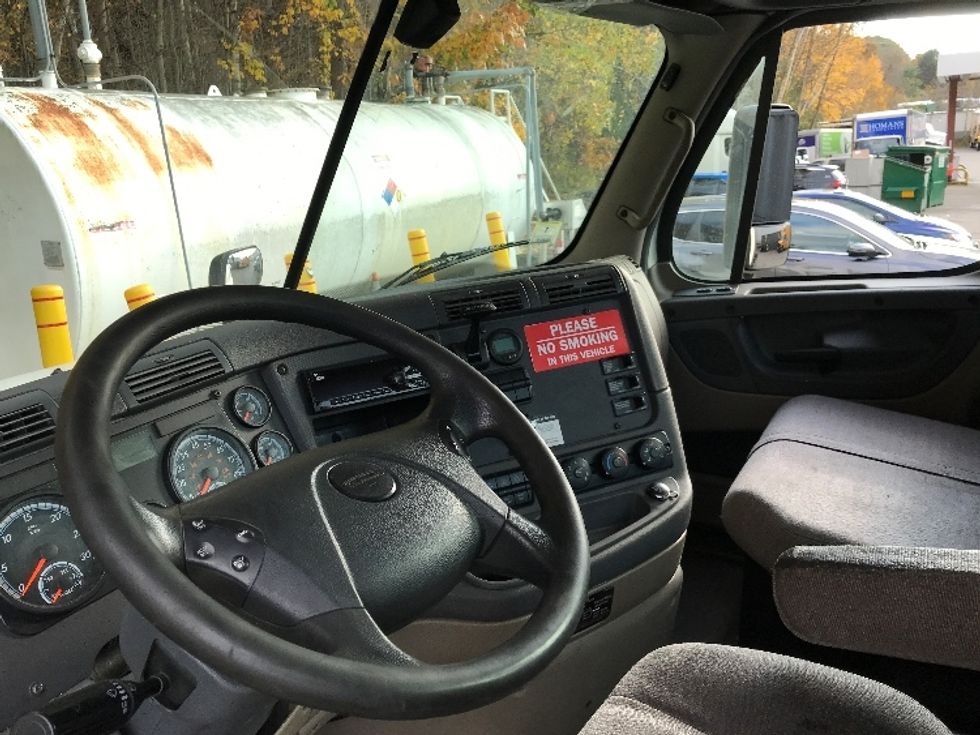 Day Cab Tractor-Heavy Duty Tractors-Freightliner-2018-Cascadia 12564ST-Fitchburg-MA-542,062\n\t\tmiles-$ 32,250 - Image 10