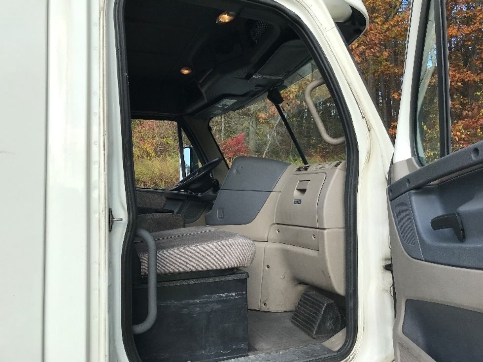 Day Cab Tractor-Heavy Duty Tractors-Freightliner-2018-Cascadia 12564ST-Fitchburg-MA-542,062\n\t\tmiles-$ 32,250 - Image 12