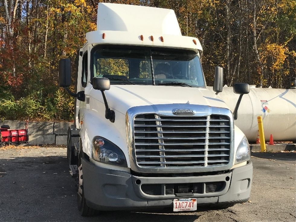 Day Cab Tractor-Heavy Duty Tractors-Freightliner-2018-Cascadia 12564ST-Fitchburg-MA-542,062\n\t\tmiles-$ 32,250 - Image 2