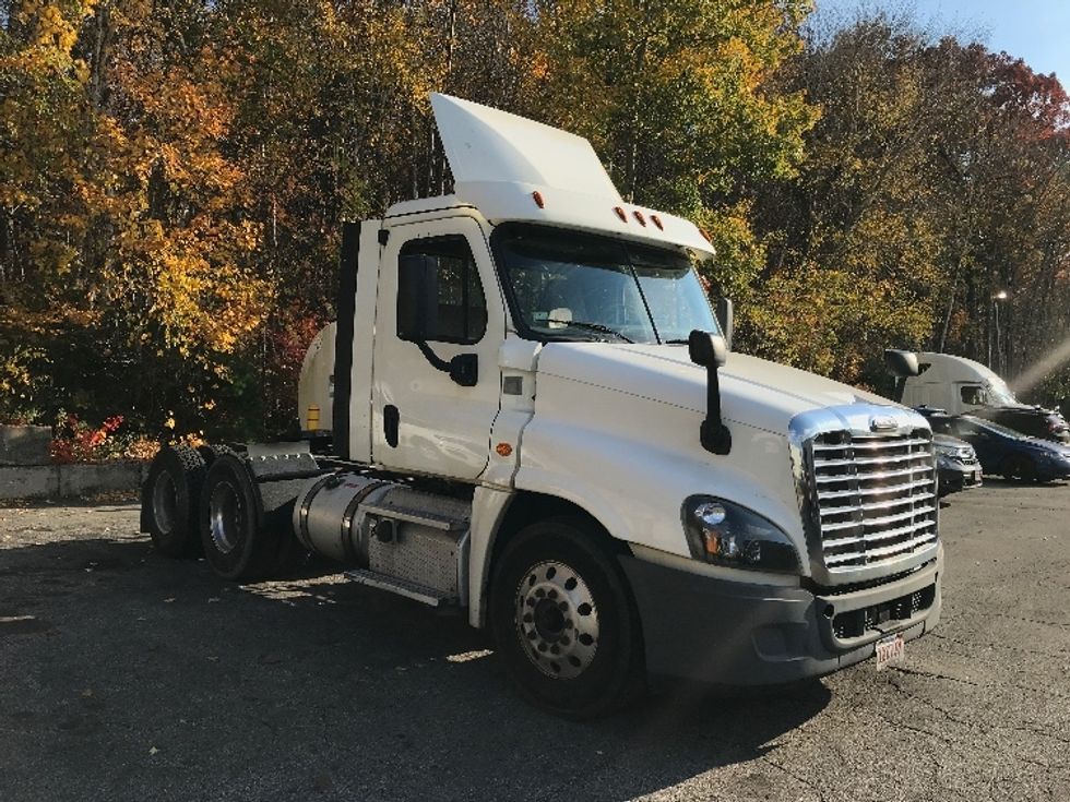 Day Cab Tractor-Heavy Duty Tractors-Freightliner-2018-Cascadia 12564ST-Fitchburg-MA-542,062\n\t\tmiles-$ 32,250 - Image 3