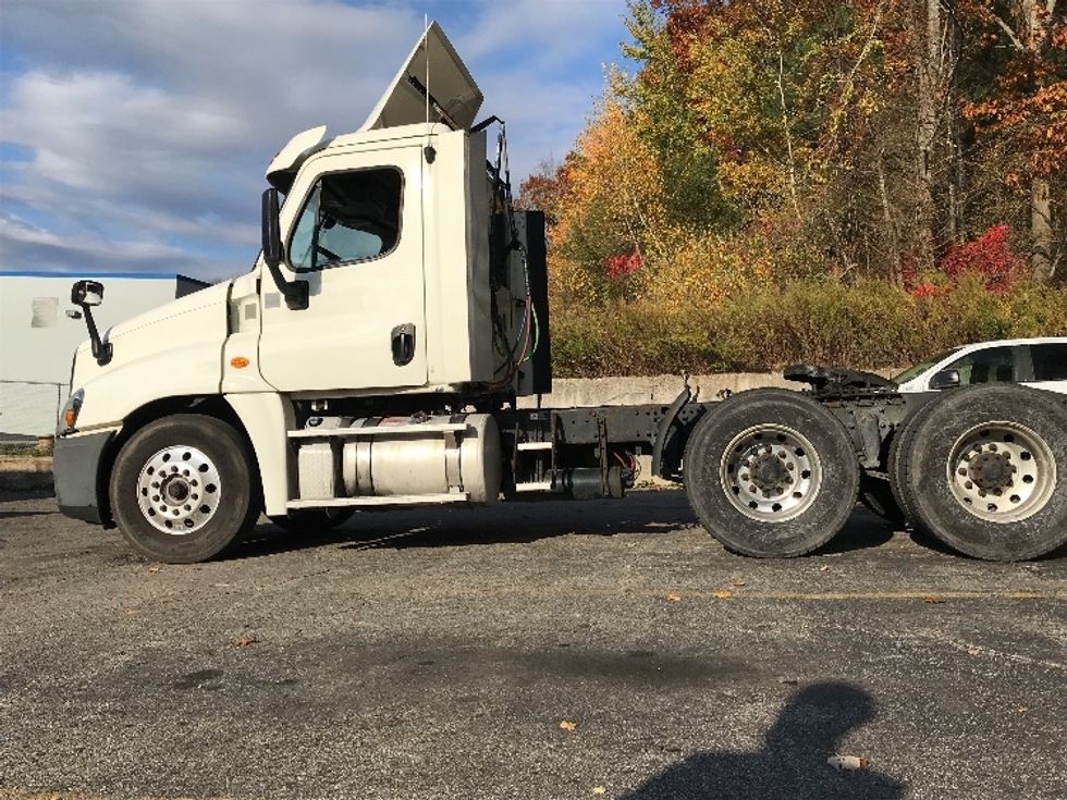 Day Cab Tractor-Heavy Duty Tractors-Freightliner-2018-Cascadia 12564ST-Fitchburg-MA-542,062\n\t\tmiles-$ 32,250 - Image 4