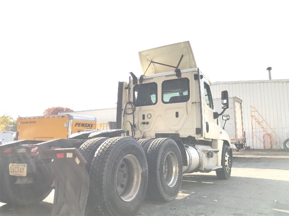 Day Cab Tractor-Heavy Duty Tractors-Freightliner-2018-Cascadia 12564ST-Fitchburg-MA-542,062\n\t\tmiles-$ 32,250 - Image 7