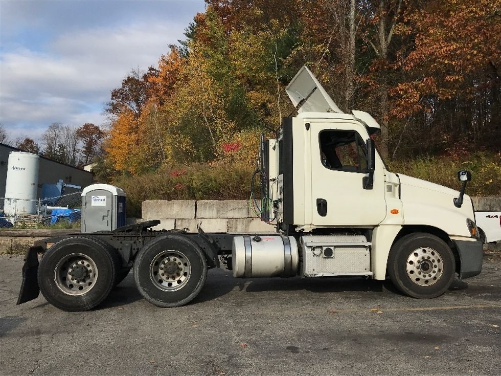 Day Cab Tractor-Heavy Duty Tractors-Freightliner-2018-Cascadia 12564ST-Fitchburg-MA-542,062\n\t\tmiles-$ 32,250 - Image 8