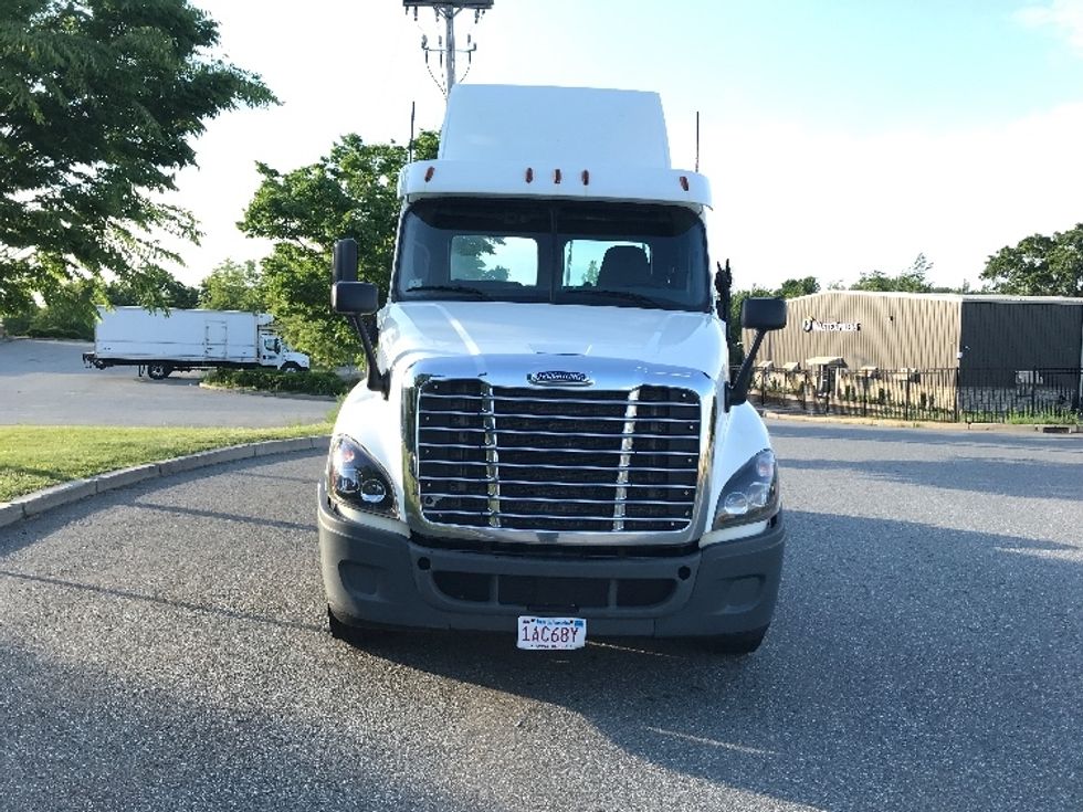 Day Cab Tractor-Heavy Duty Tractors-Freightliner-2018-Cascadia 12564ST-Fitchburg-MA-616,567\n\t\tmiles-$ 27,000 - Image 2