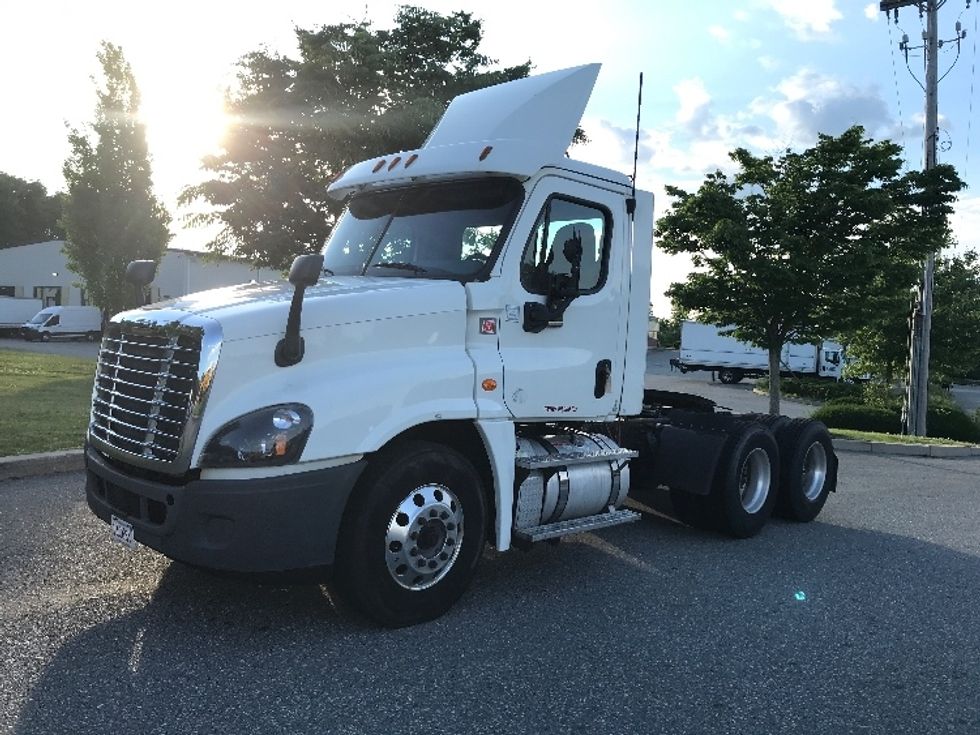 Day Cab Tractor-Heavy Duty Tractors-Freightliner-2018-Cascadia 12564ST-Fitchburg-MA-616,567\n\t\tmiles-$ 27,000 - Image 3