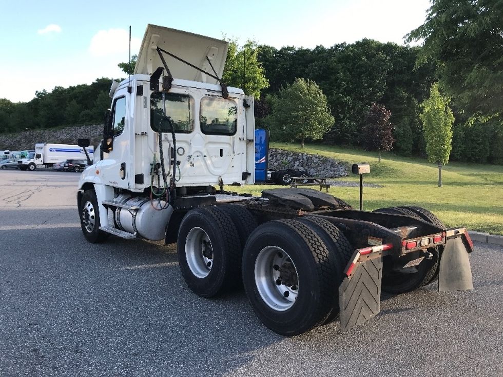 Day Cab Tractor-Heavy Duty Tractors-Freightliner-2018-Cascadia 12564ST-Fitchburg-MA-616,567\n\t\tmiles-$ 27,000 - Image 5