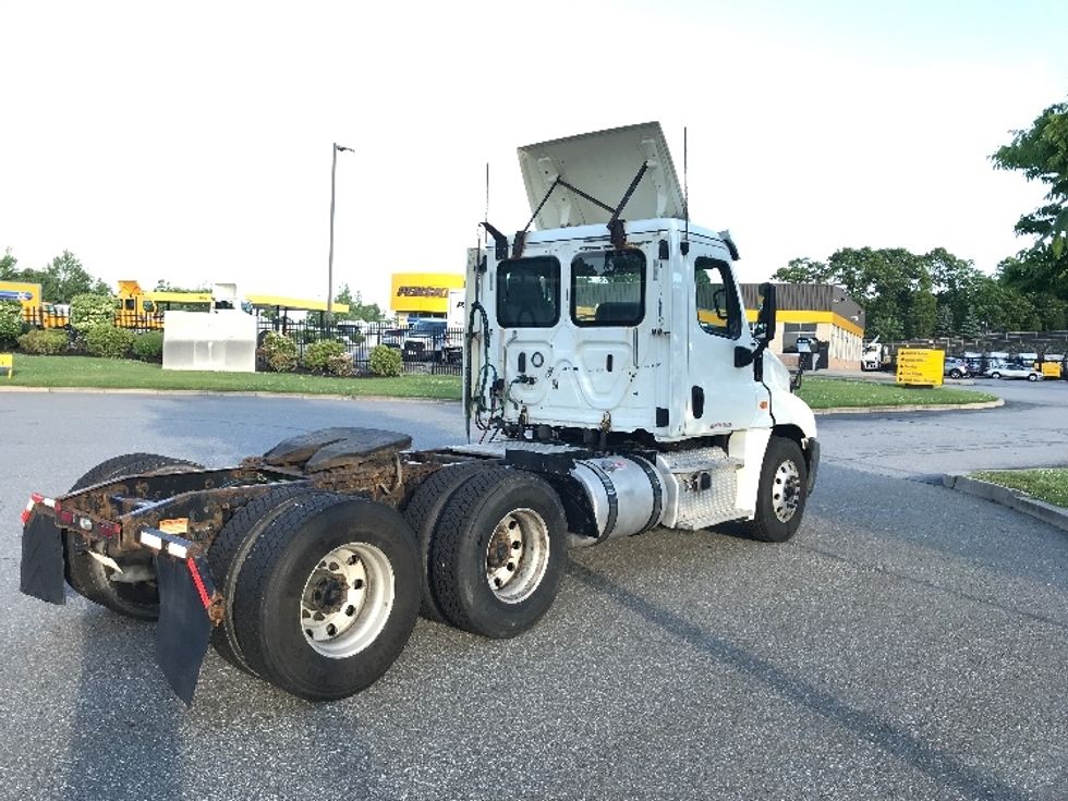 Day Cab Tractor-Heavy Duty Tractors-Freightliner-2018-Cascadia 12564ST-Fitchburg-MA-616,567\n\t\tmiles-$ 27,000 - Image 7