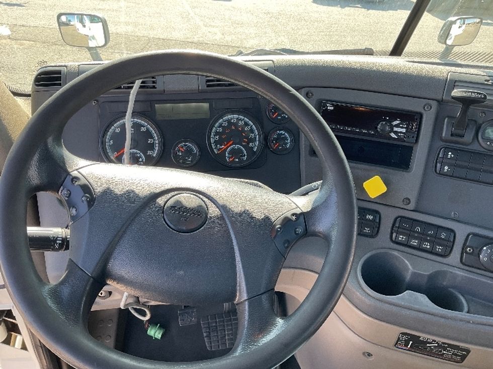 Day Cab Tractor-Heavy Duty Tractors-Freightliner-2018-Cascadia 12564ST-Flint-MI-197,442\n\t\tmiles-$ 45,750 - Image 11