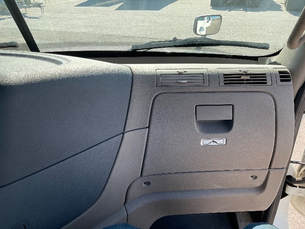 Day Cab Tractor-Heavy Duty Tractors-Freightliner-2018-Cascadia 12564ST-Flint-MI-197,442\n\t\tmiles-$ 45,750 - Image 13