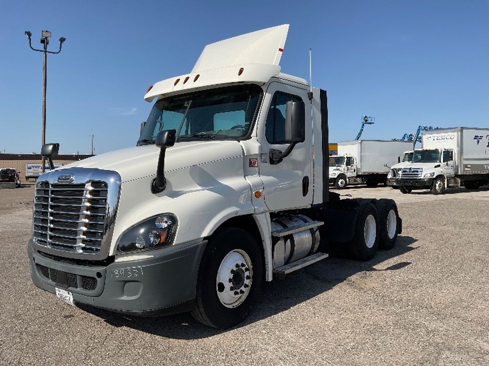 Day Cab Tractor-Heavy Duty Tractors-Freightliner-2018-Cascadia 12564ST-Flint-MI-197,442\n\t\tmiles-$ 45,750 - Image 3