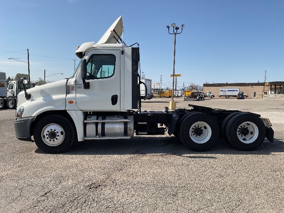 Day Cab Tractor-Heavy Duty Tractors-Freightliner-2018-Cascadia 12564ST-Flint-MI-197,442\n\t\tmiles-$ 45,750 - Image 4