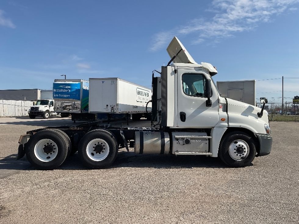 Day Cab Tractor-Heavy Duty Tractors-Freightliner-2018-Cascadia 12564ST-Flint-MI-197,442\n\t\tmiles-$ 45,750 - Image 8