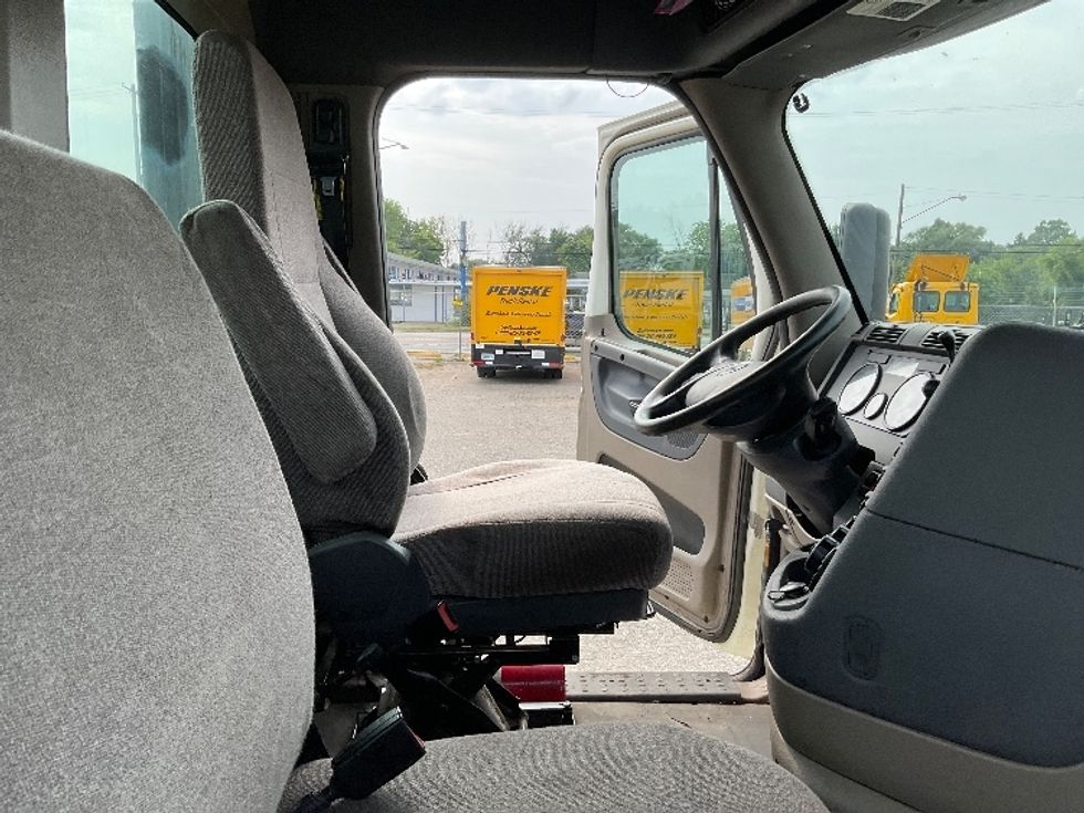 Day Cab Tractor-Heavy Duty Tractors-Freightliner-2018-Cascadia 12564ST-Flint-MI-268,330\n\t\tmiles-$ 48,750 - Image 14