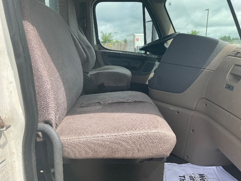 Day Cab Tractor-Heavy Duty Tractors-Freightliner-2018-Cascadia 12564ST-Flint-MI-374,143\n\t\tmiles-$ 42,500 - Image 14