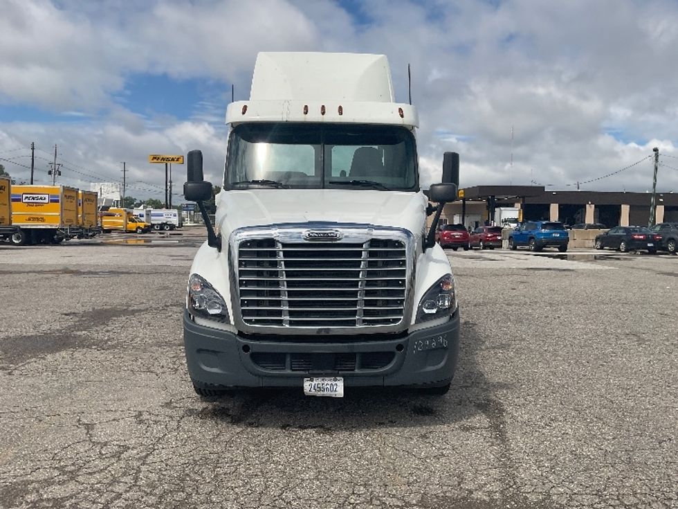 Day Cab Tractor-Heavy Duty Tractors-Freightliner-2018-Cascadia 12564ST-Flint-MI-374,143\n\t\tmiles-$ 42,500 - Image 2