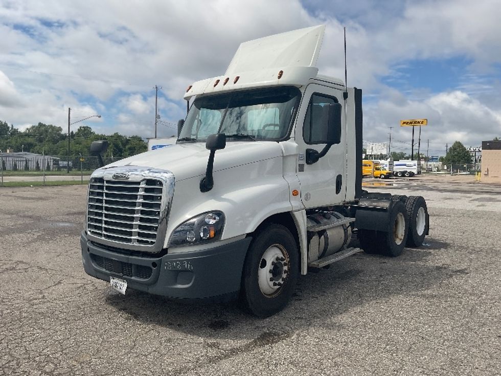 Day Cab Tractor-Heavy Duty Tractors-Freightliner-2018-Cascadia 12564ST-Flint-MI-374,143\n\t\tmiles-$ 42,500 - Image 3