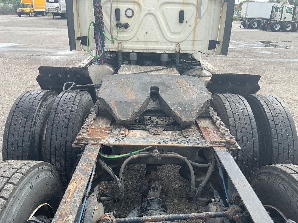 Day Cab Tractor-Heavy Duty Tractors-Freightliner-2018-Cascadia 12564ST-Flint-MI-374,143\n\t\tmiles-$ 42,500 - Image 6