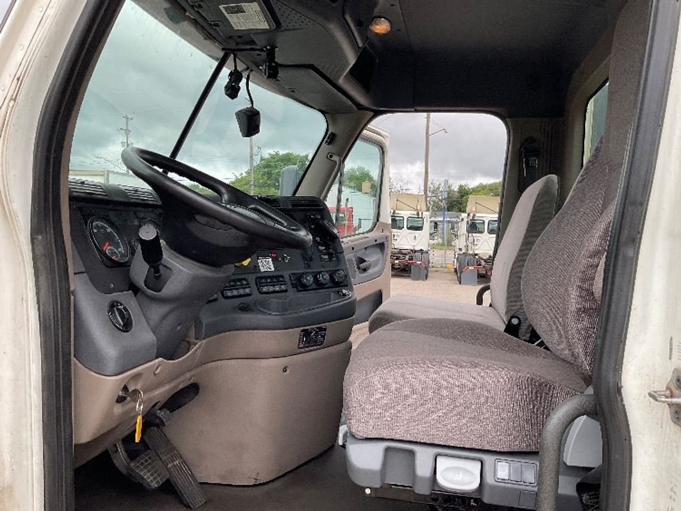 Day Cab Tractor-Heavy Duty Tractors-Freightliner-2018-Cascadia 12564ST-Flint-MI-392,836\n\t\tmiles-$ 41,500 - Image 10