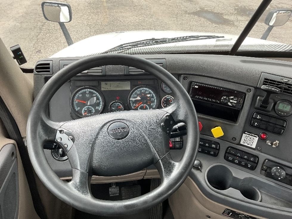 Day Cab Tractor-Heavy Duty Tractors-Freightliner-2018-Cascadia 12564ST-Flint-MI-392,836\n\t\tmiles-$ 41,500 - Image 11