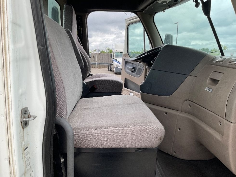 Day Cab Tractor-Heavy Duty Tractors-Freightliner-2018-Cascadia 12564ST-Flint-MI-392,836\n\t\tmiles-$ 41,500 - Image 14